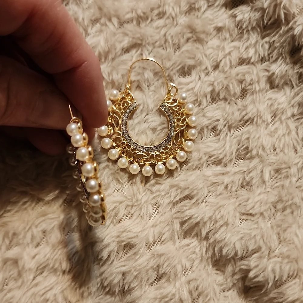 Elegant Gold and Silver Pearl Hoop Earrings - Picture 5 of 5